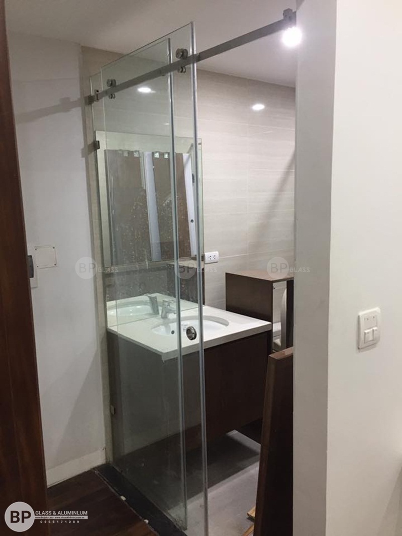 Lắp bộ vách tắm kính 2 tấm thẳng tại 37 Vinhome Thăng Long